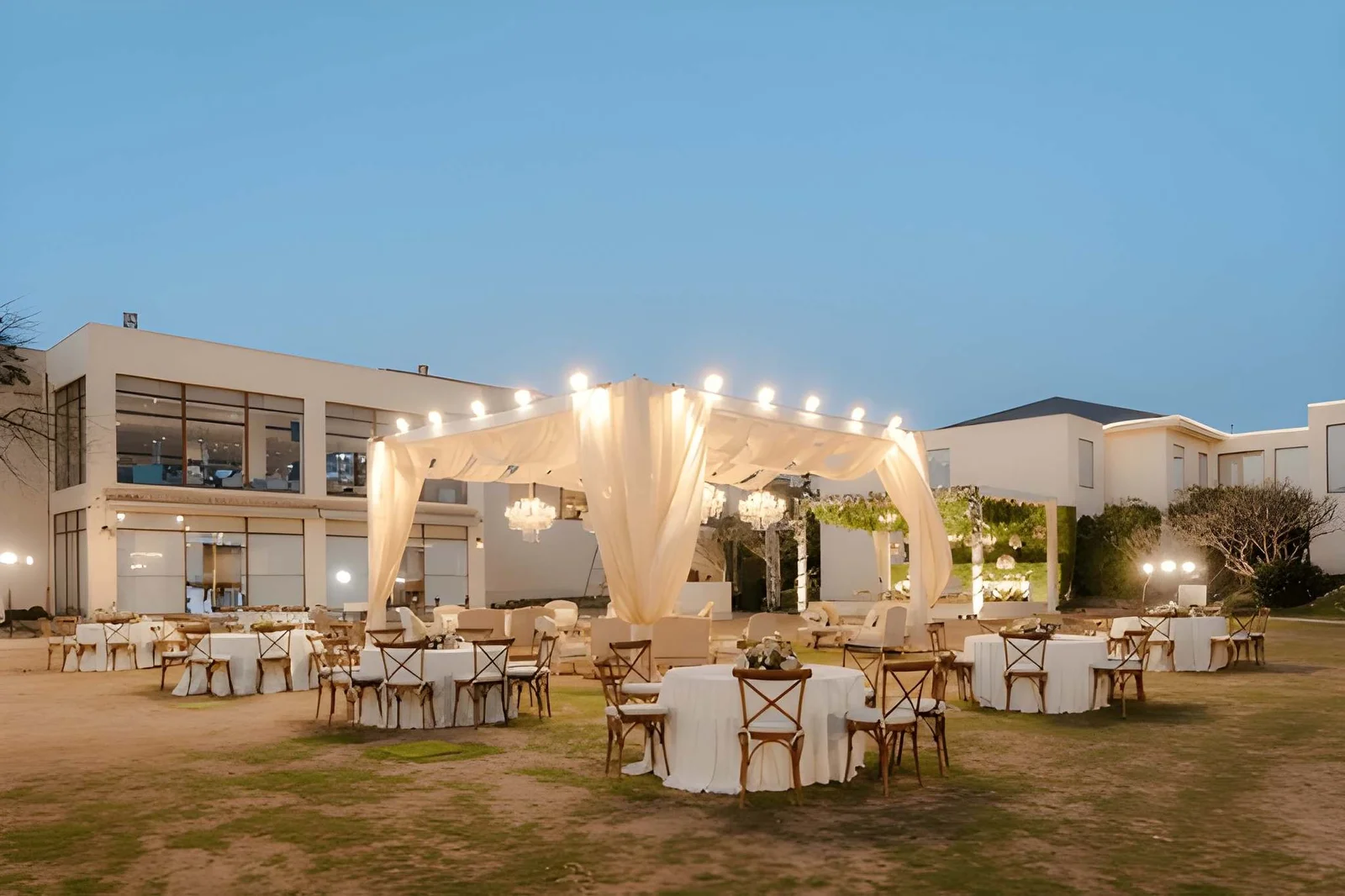 What Makes Outdoor Events Look Magical?